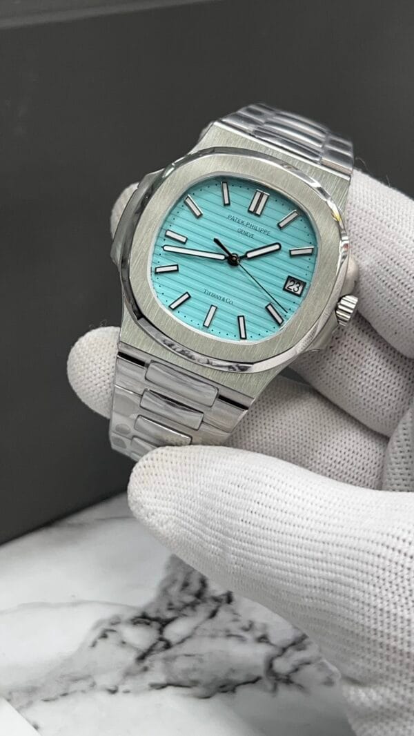 Patek Philippe Nautilus
Tiffany & Co Dial Stainless Steel 5711/1A-018 - ATS-W007775 - Image 5